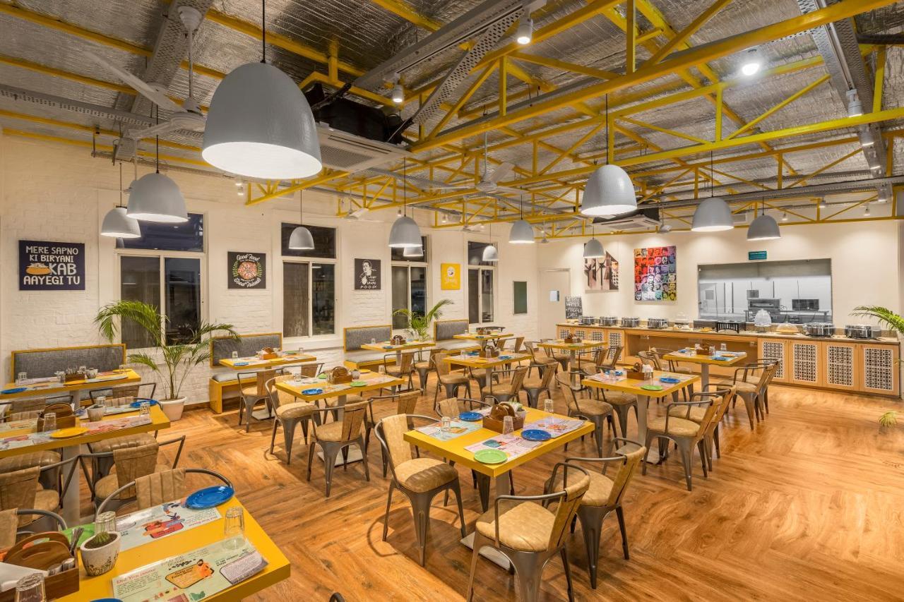 Bedzzz Varanasi By Leisure Hotels, 1 Km From Dashwasamedh Ghat Exterior photo