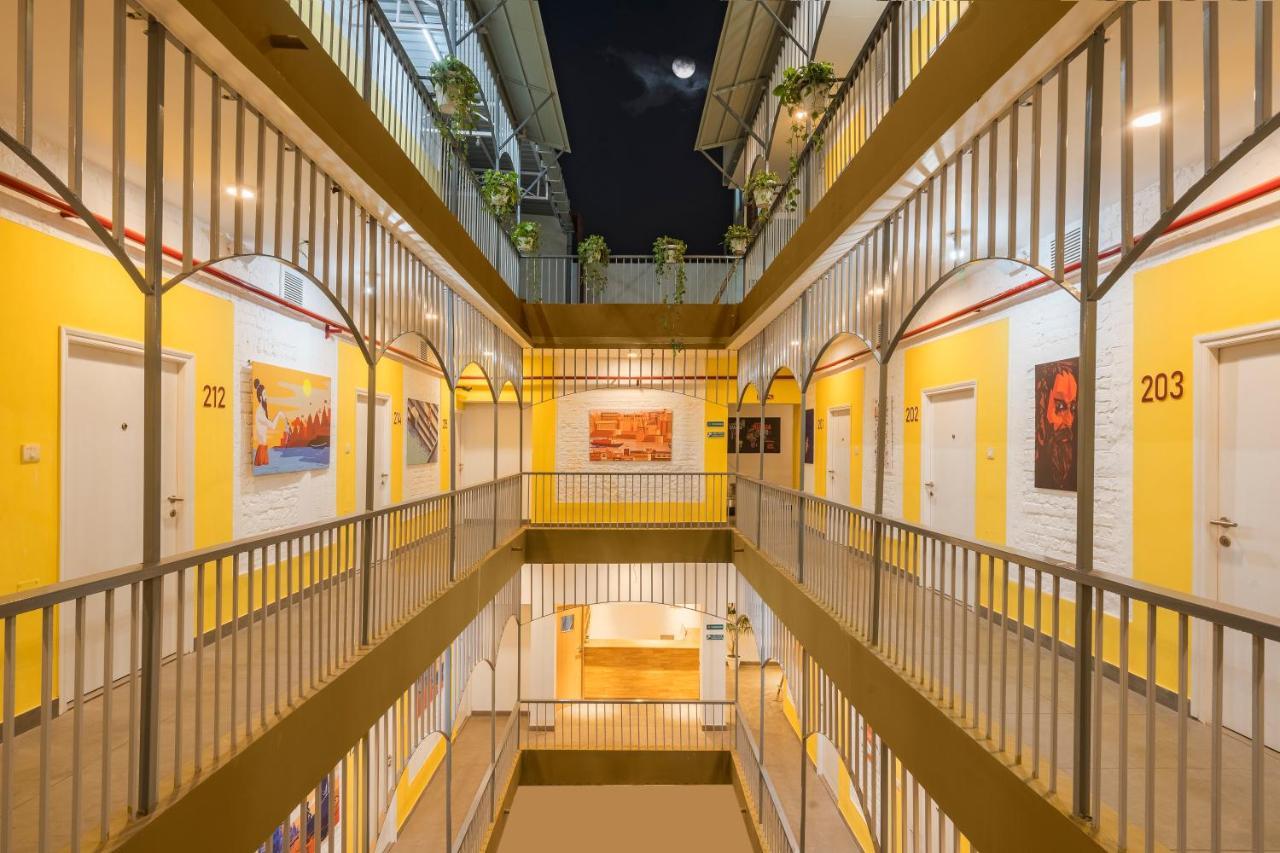 Bedzzz Varanasi By Leisure Hotels, 1 Km From Dashwasamedh Ghat Exterior photo