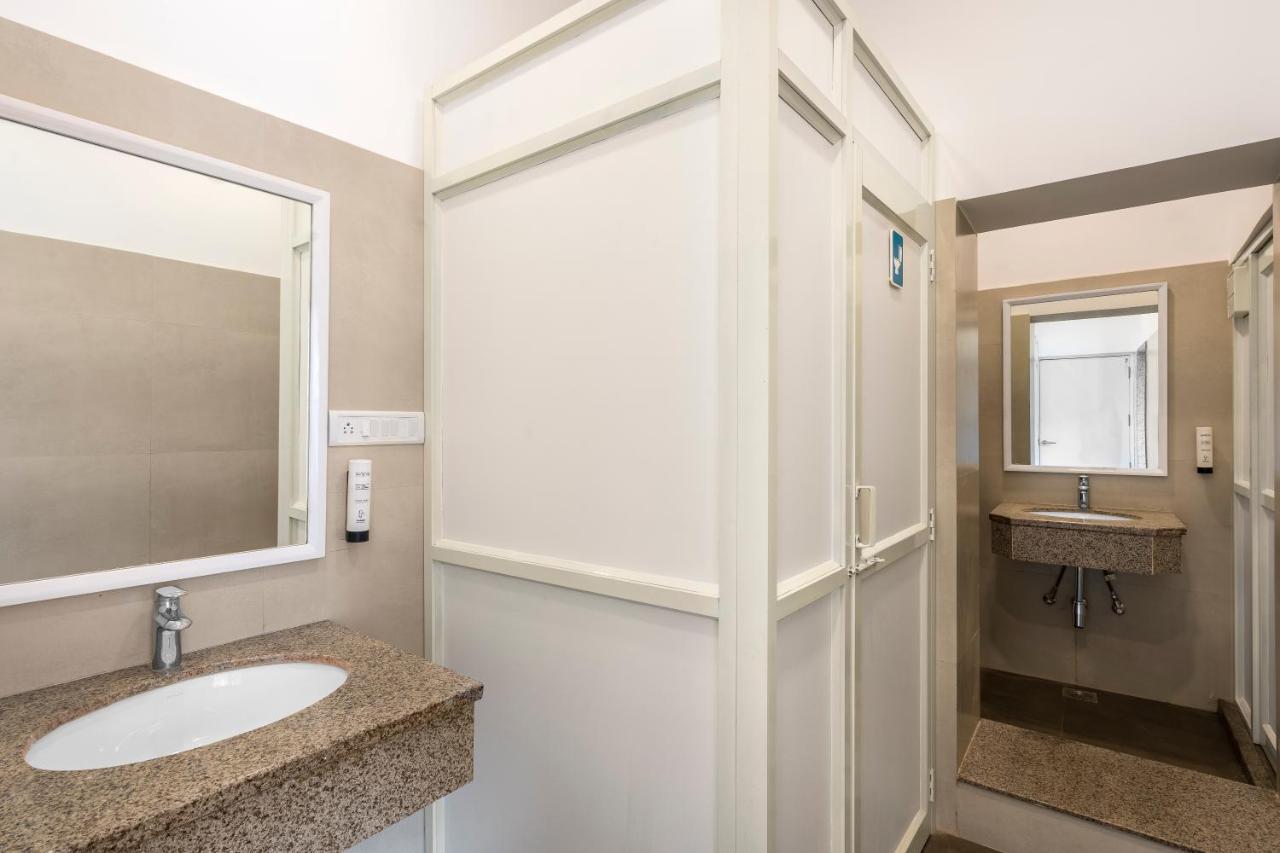 Bedzzz Varanasi By Leisure Hotels, 1 Km From Dashwasamedh Ghat Exterior photo